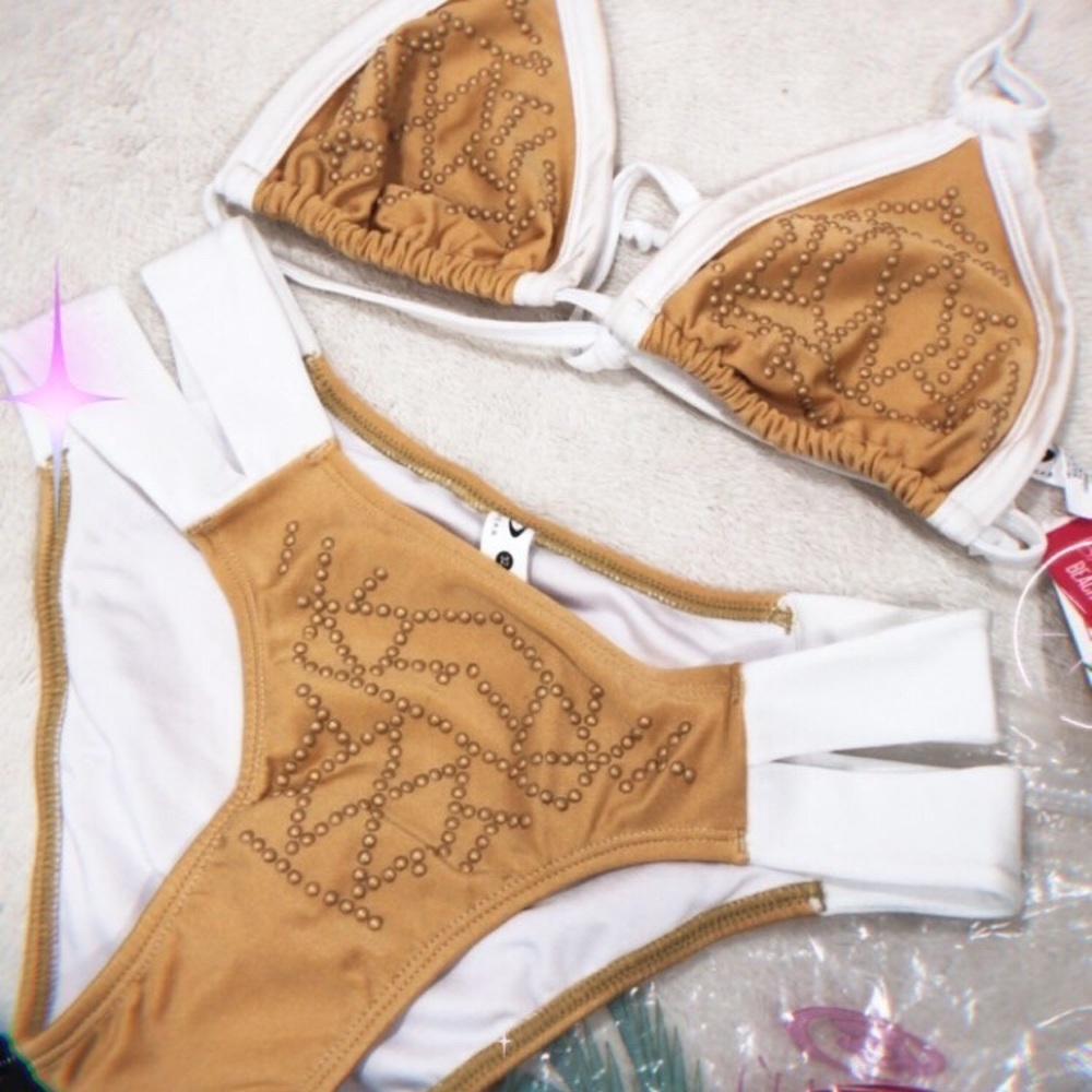 Bathing suits - Picture 4 of 6